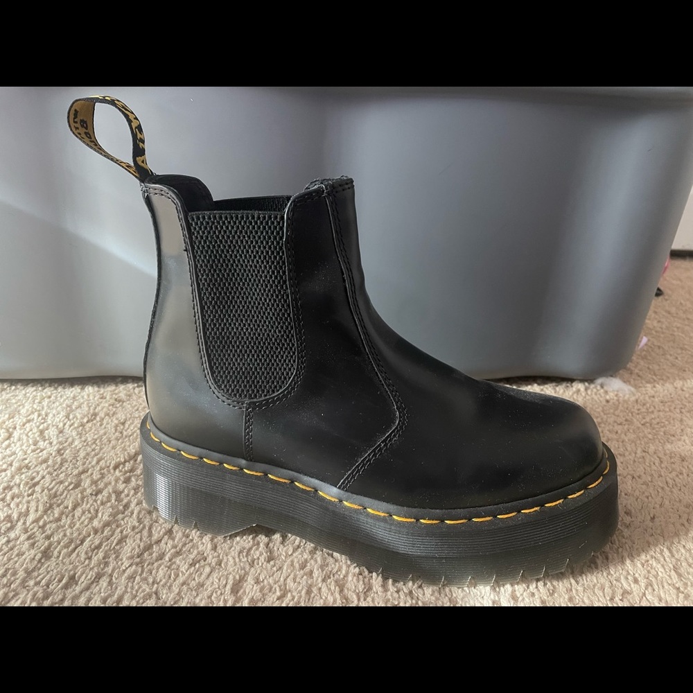 2976 Polished Smooth Platform Chelsea Boots